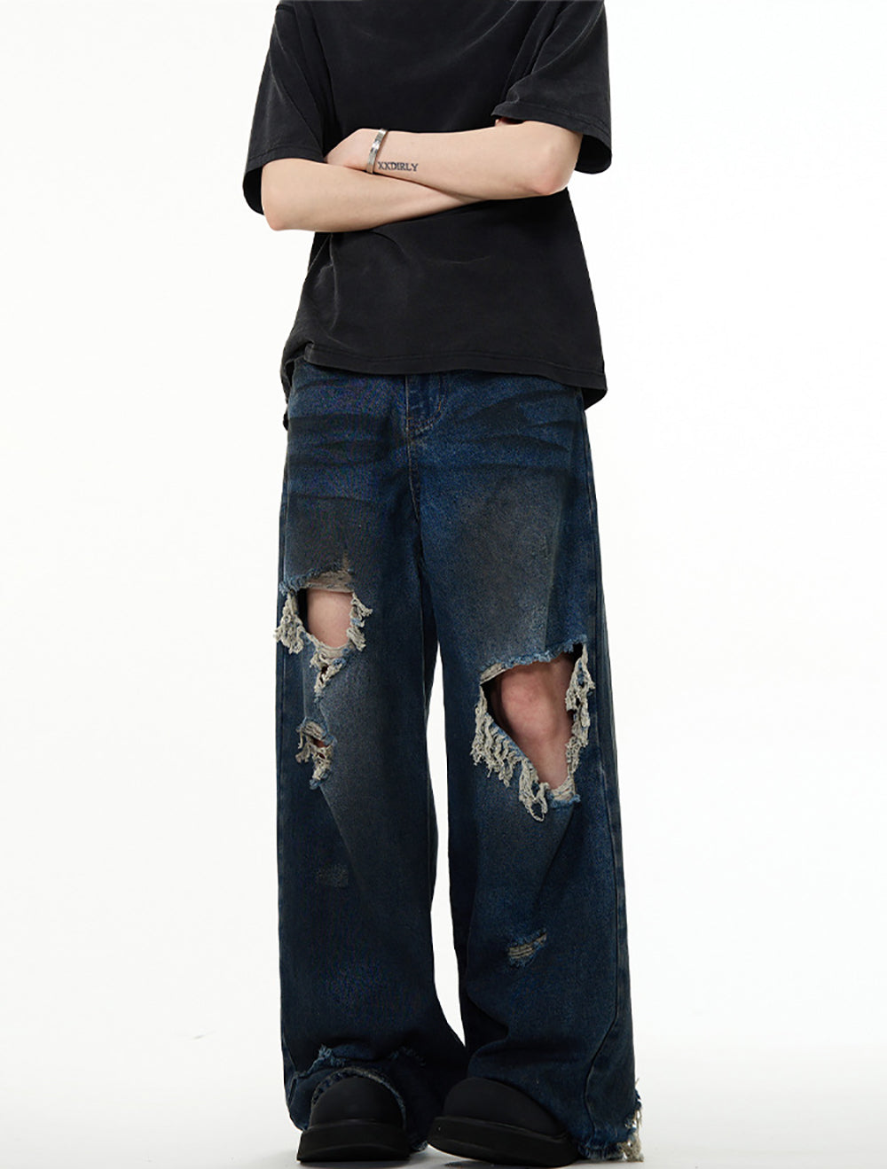Men Relaxed Fit Light Fade Slash Knee Jeans