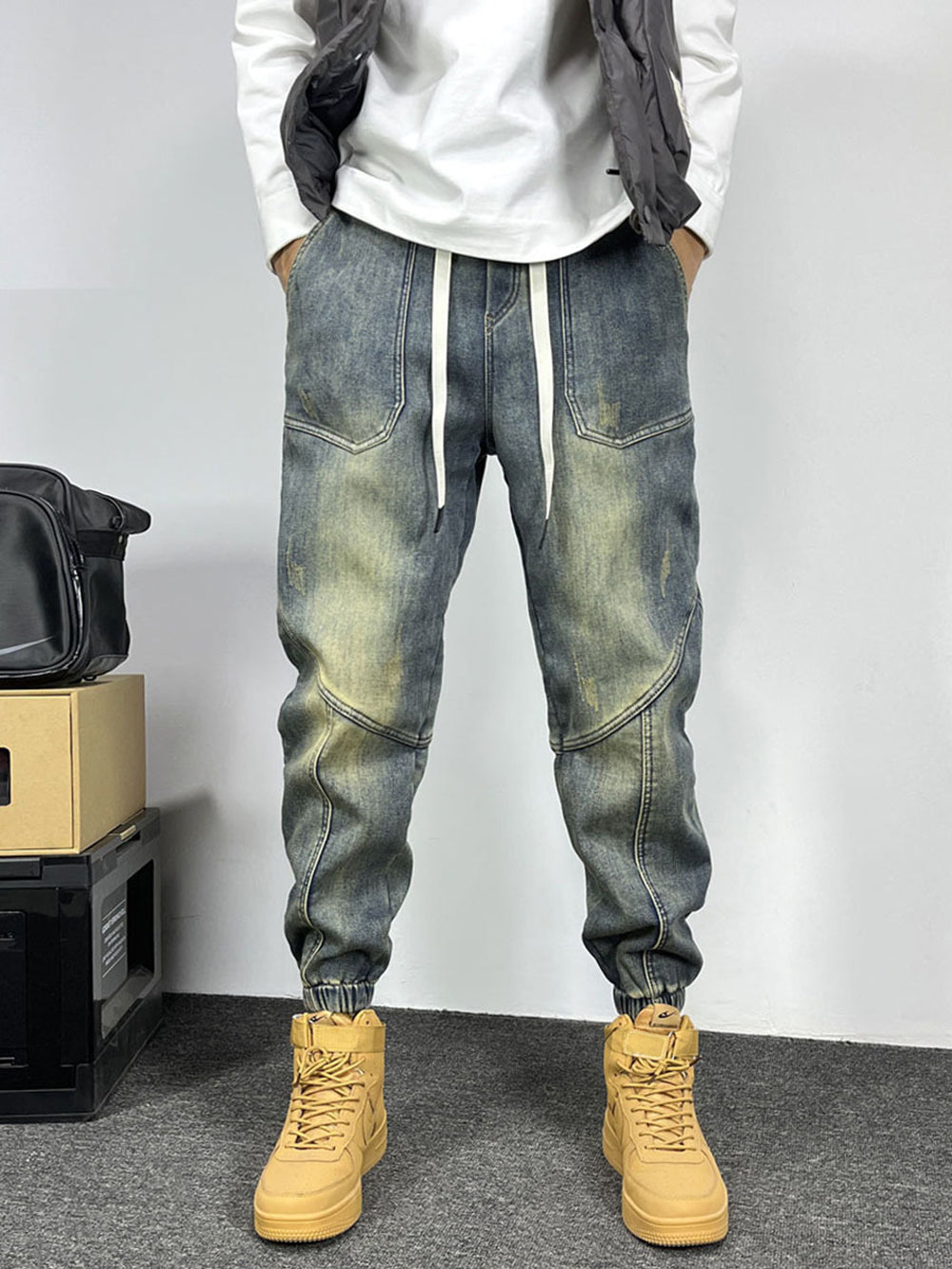 Men Mid-Rise Light Fade Jeans