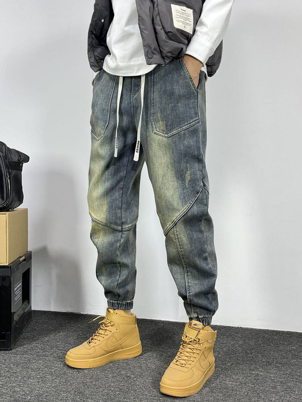 Men Mid-Rise Light Fade Jeans