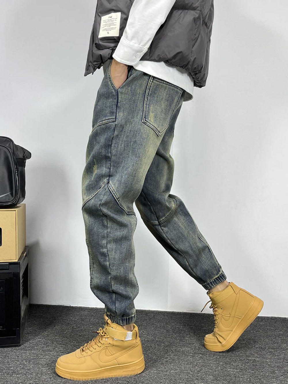Men Mid-Rise Light Fade Jeans