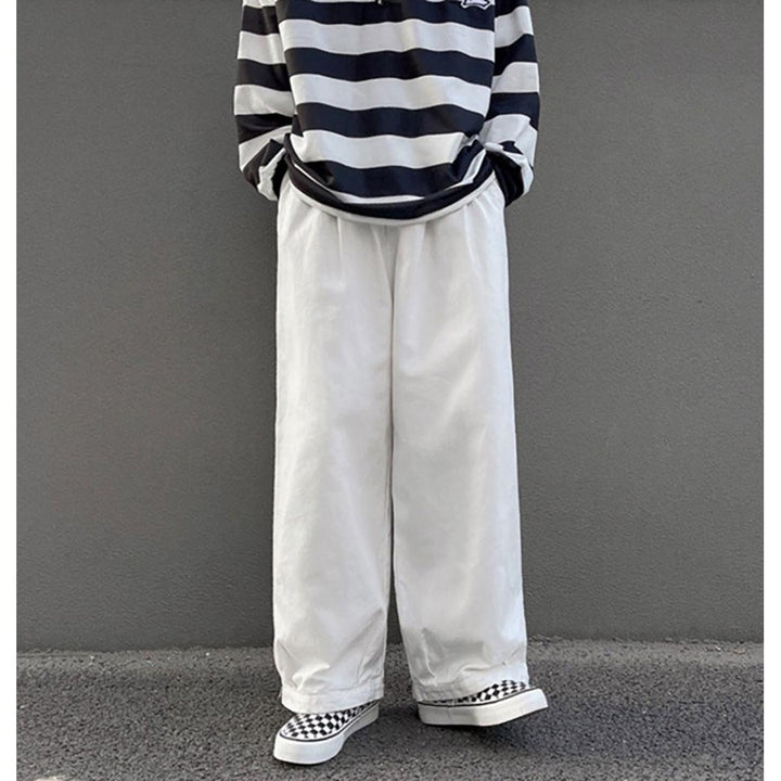 Men Mid-Rise Loose Fit Easy Wash Pleated Chinos