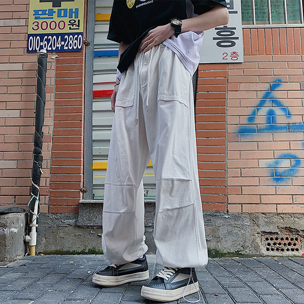 Men Loose Fit Easy Wash Pleated Cargos Trousers