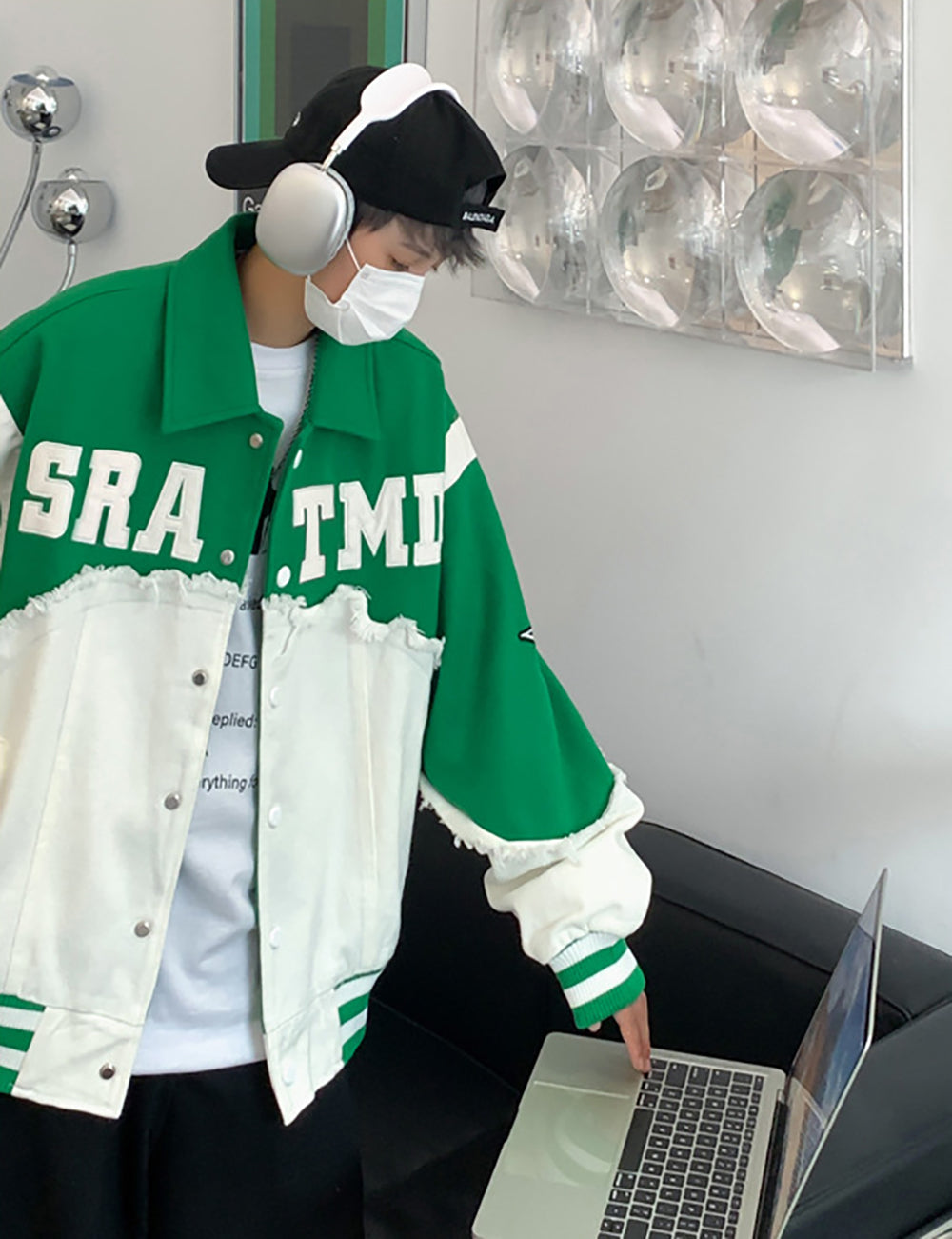 Men Spread Collar Typography Printed Casual Bomber Jacket