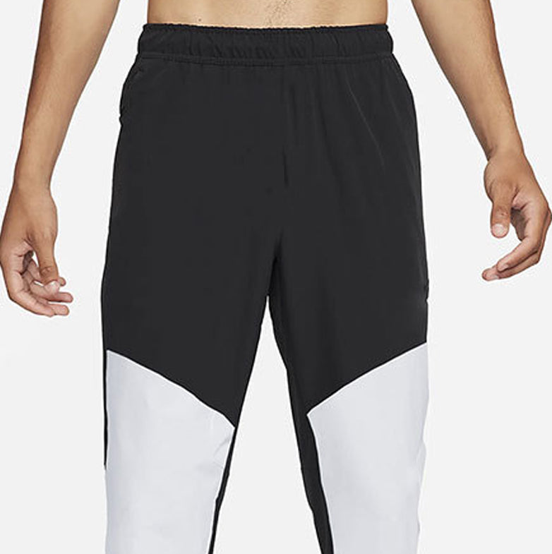 Men Colourblocked Mid Rise Relexed Fit Regular Trousers