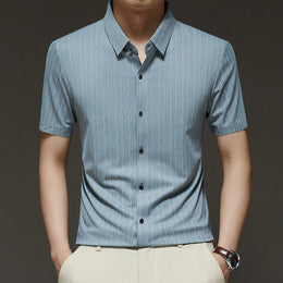 Men Vertical Striped Spread Collar Casual Shirt