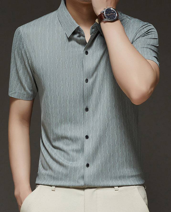 Men Vertical Striped Spread Collar Casual Shirt
