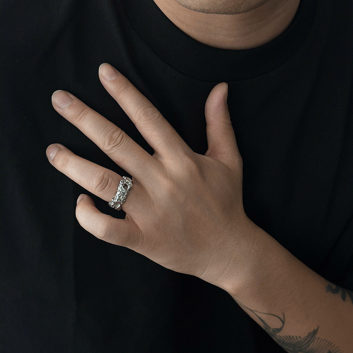 Men Silver-Plated Textured Finger Ring