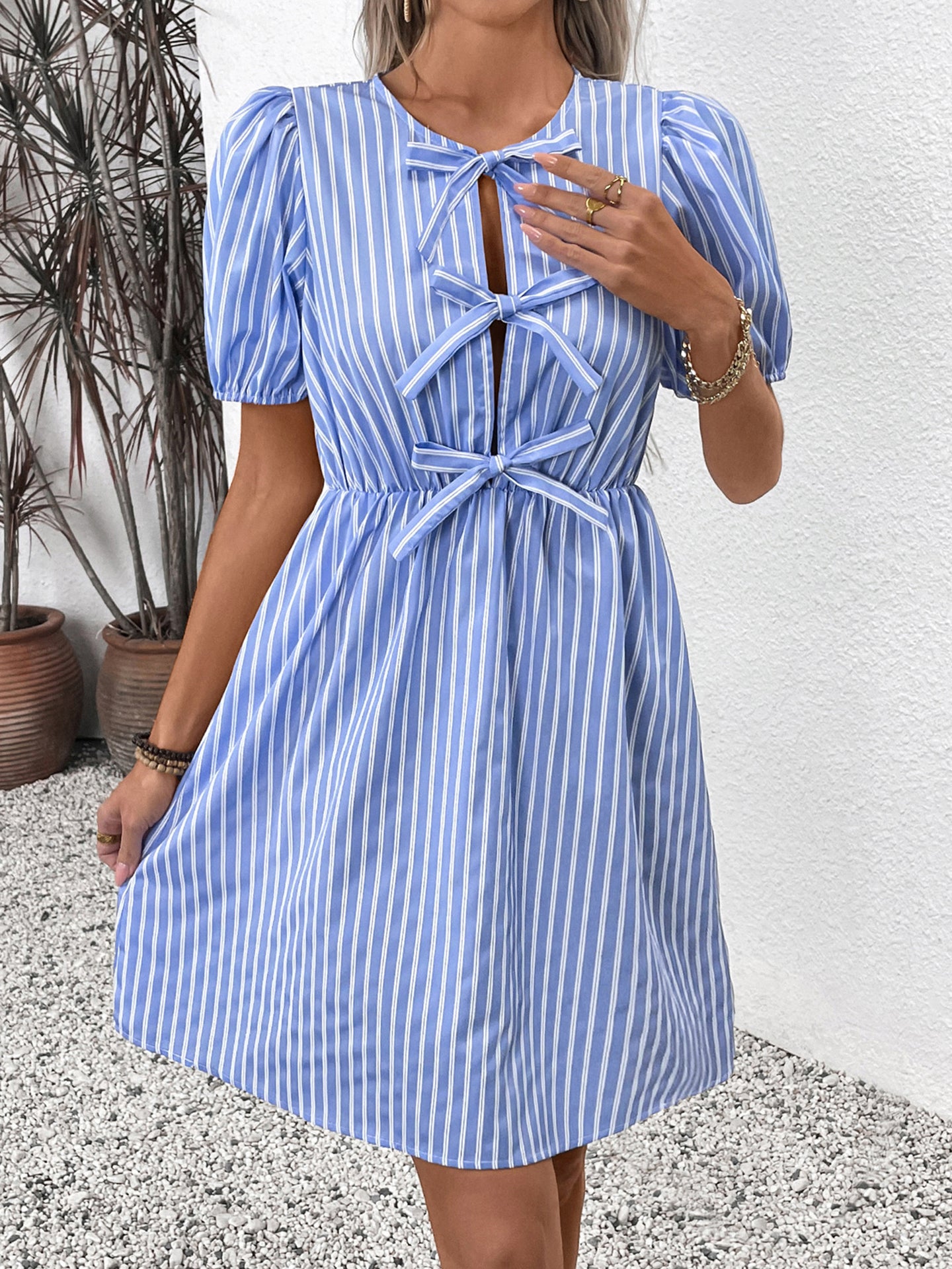 Women Striped Tie-Up Neck Puff Sleeves Sheath Dress