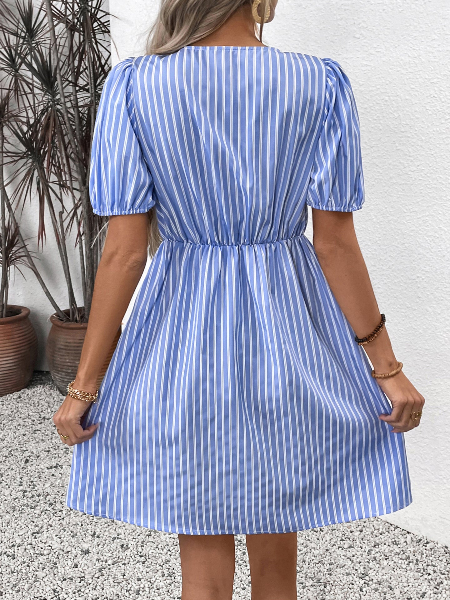 Women Striped Tie-Up Neck Puff Sleeves Sheath Dress
