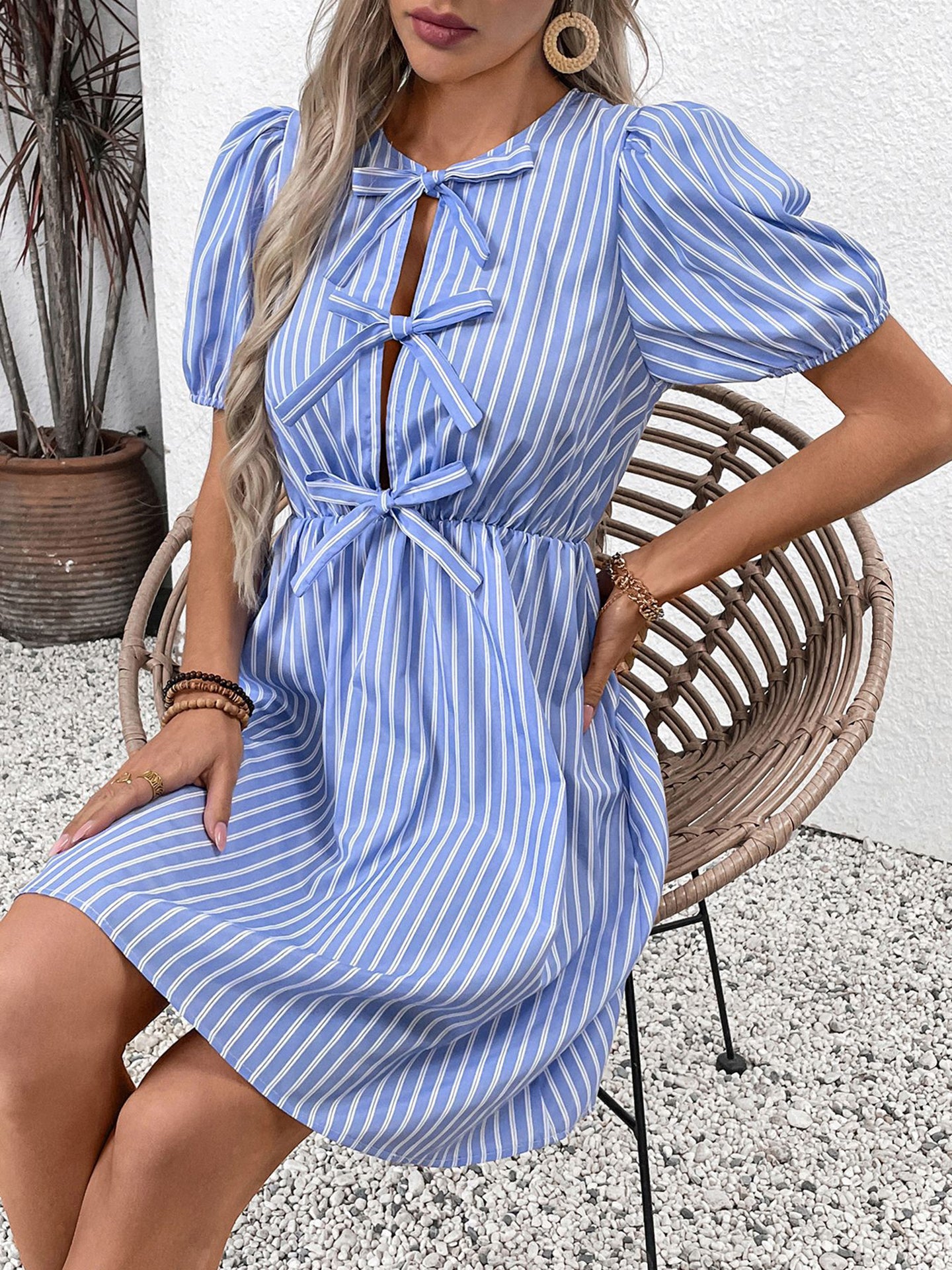 Women Striped Tie-Up Neck Puff Sleeves Sheath Dress