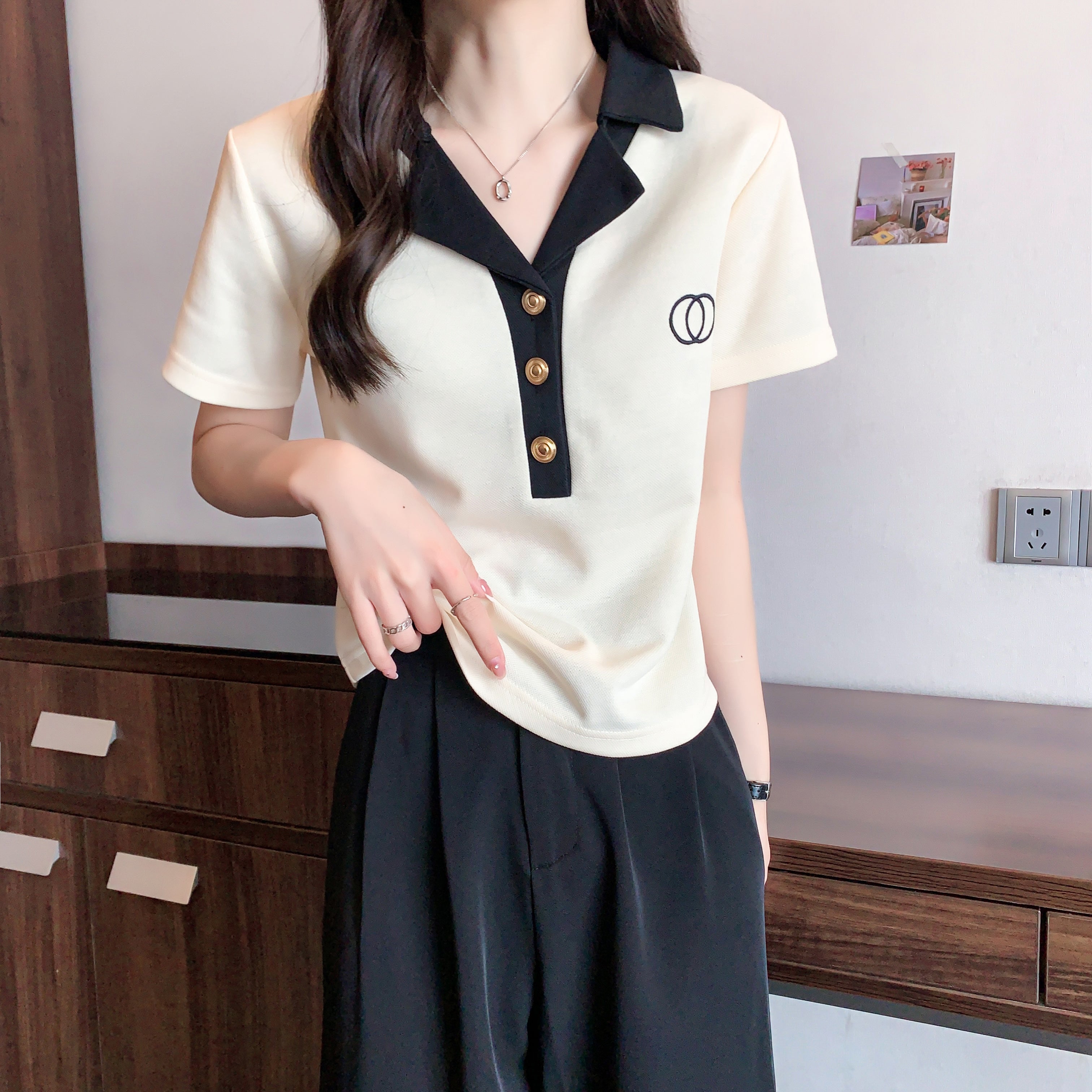 Women Solid V-Neck Top