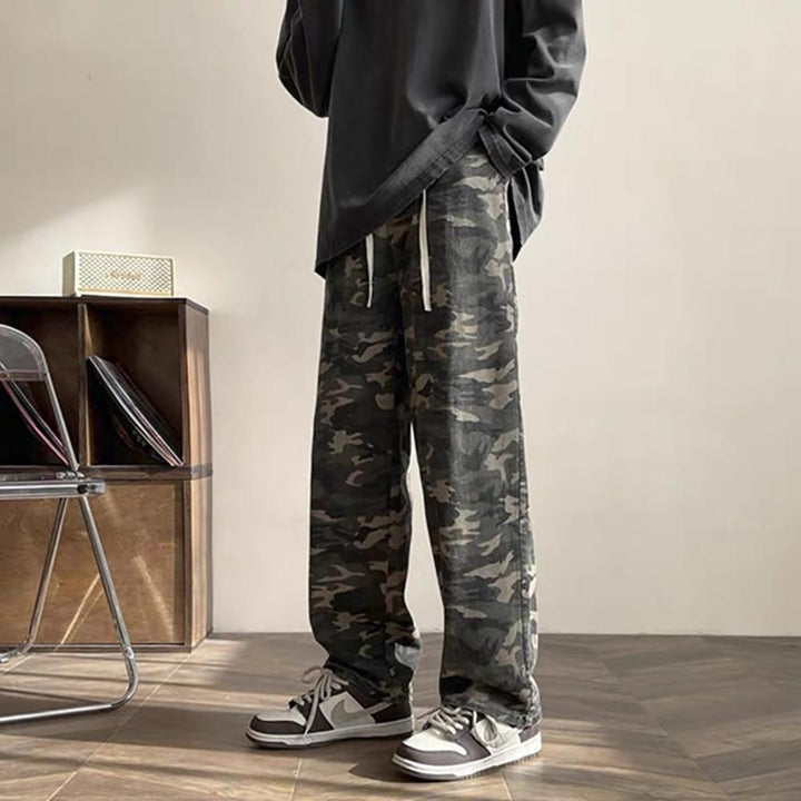 Men Camouflage Printed Easy Wash Mid Rise Trousers