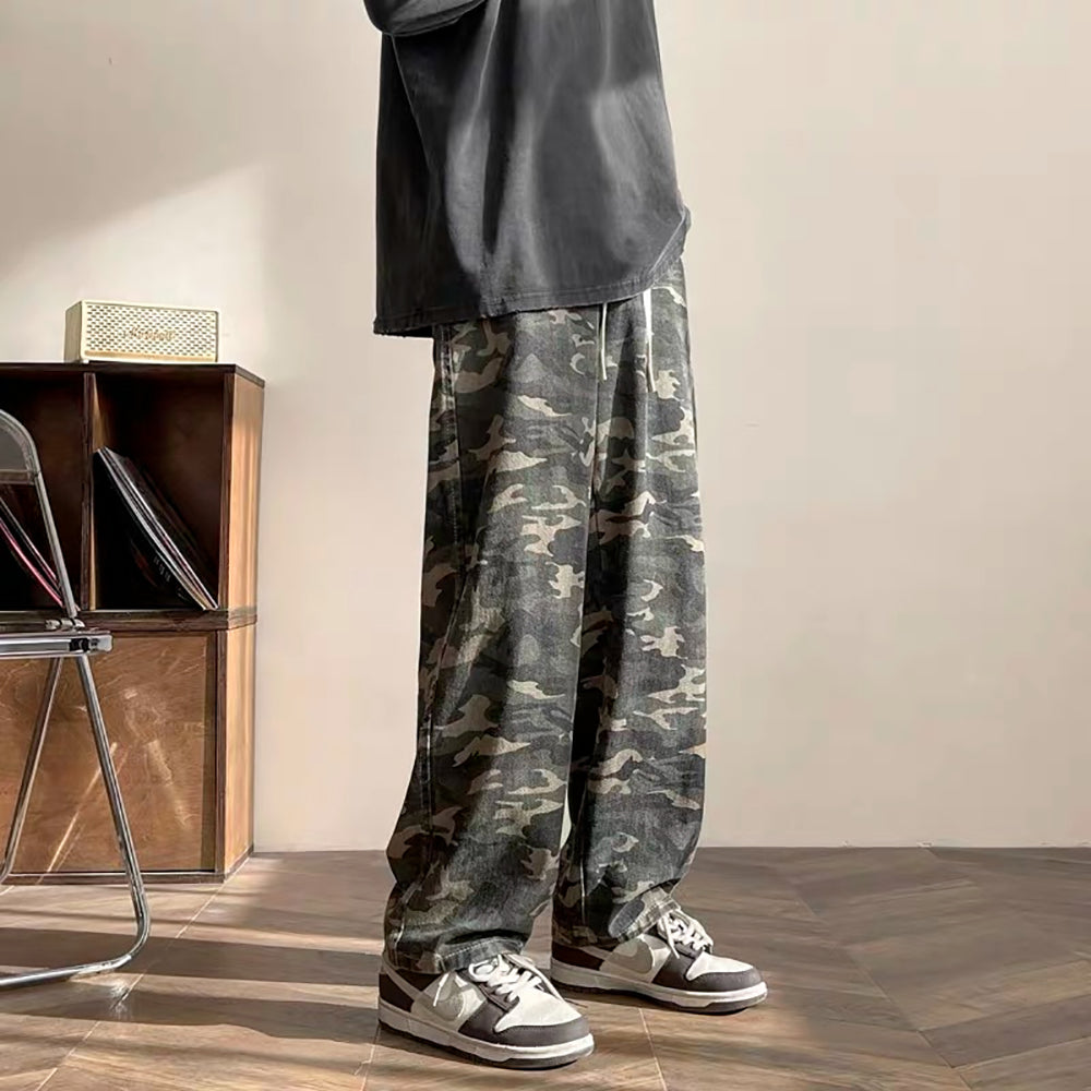 Men Camouflage Printed Easy Wash Mid Rise Trousers