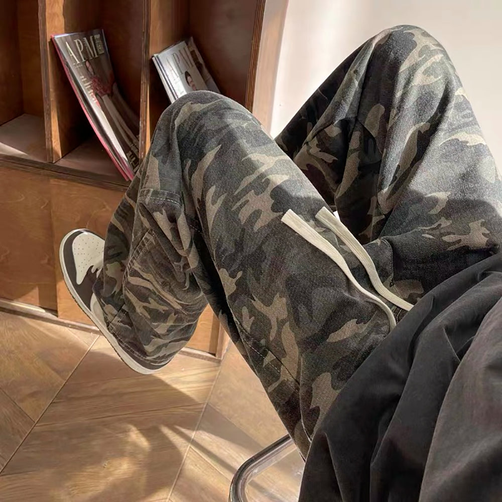 Men Camouflage Printed Easy Wash Mid Rise Trousers