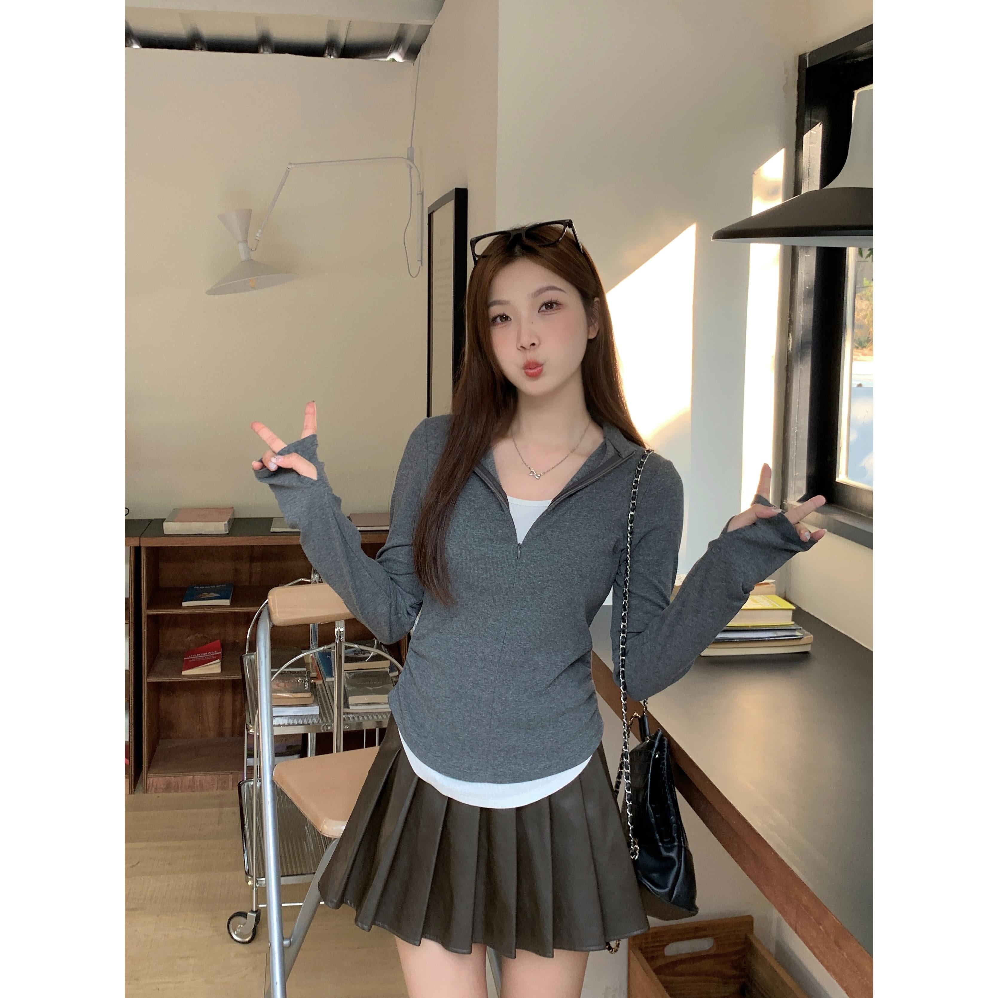Women V-Neck Extended Sleeves Top