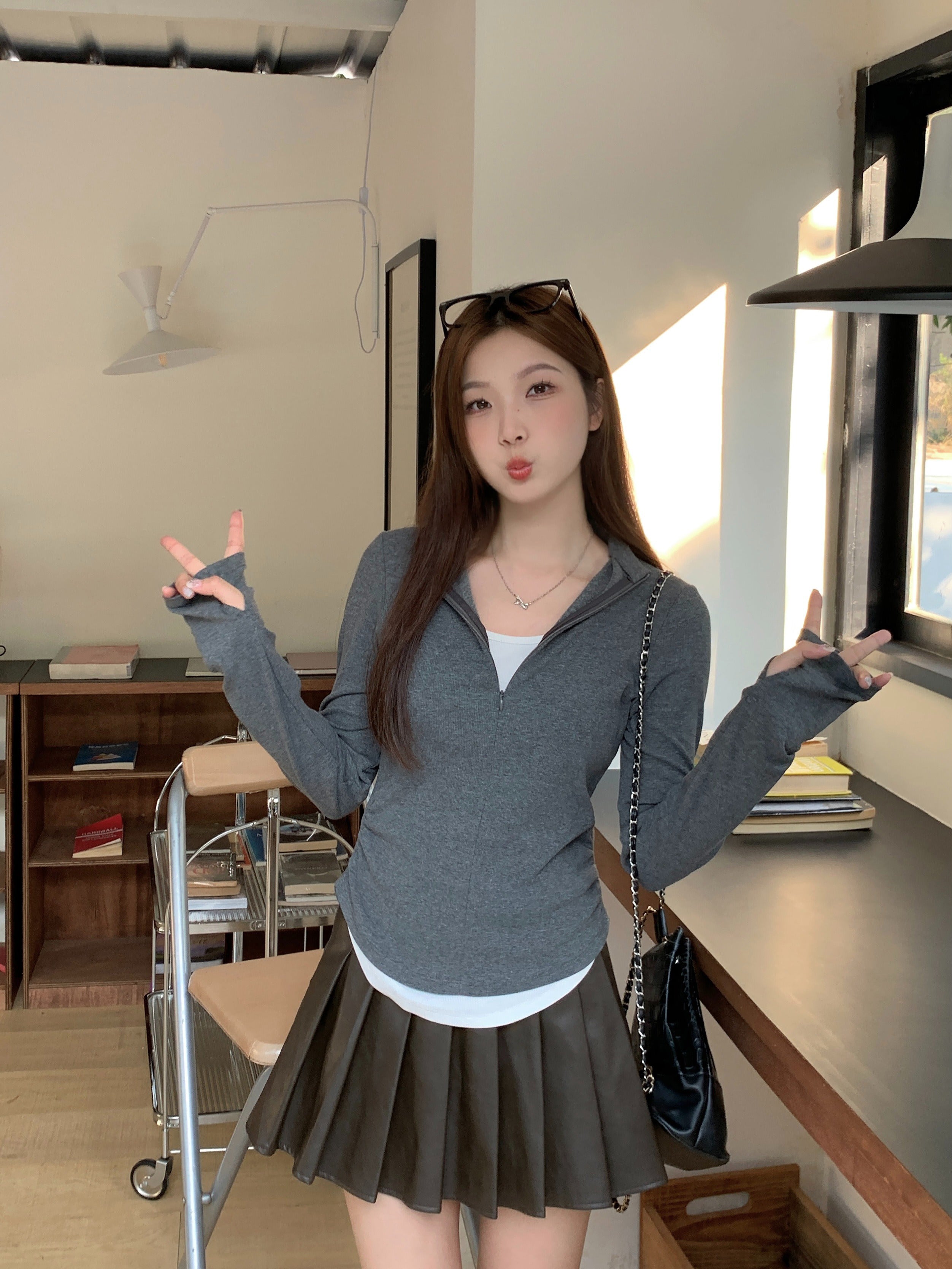 Women V-Neck Extended Sleeves Top