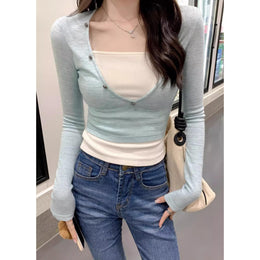 Women V-Neck Extended Sleeves Fitted Crop Top