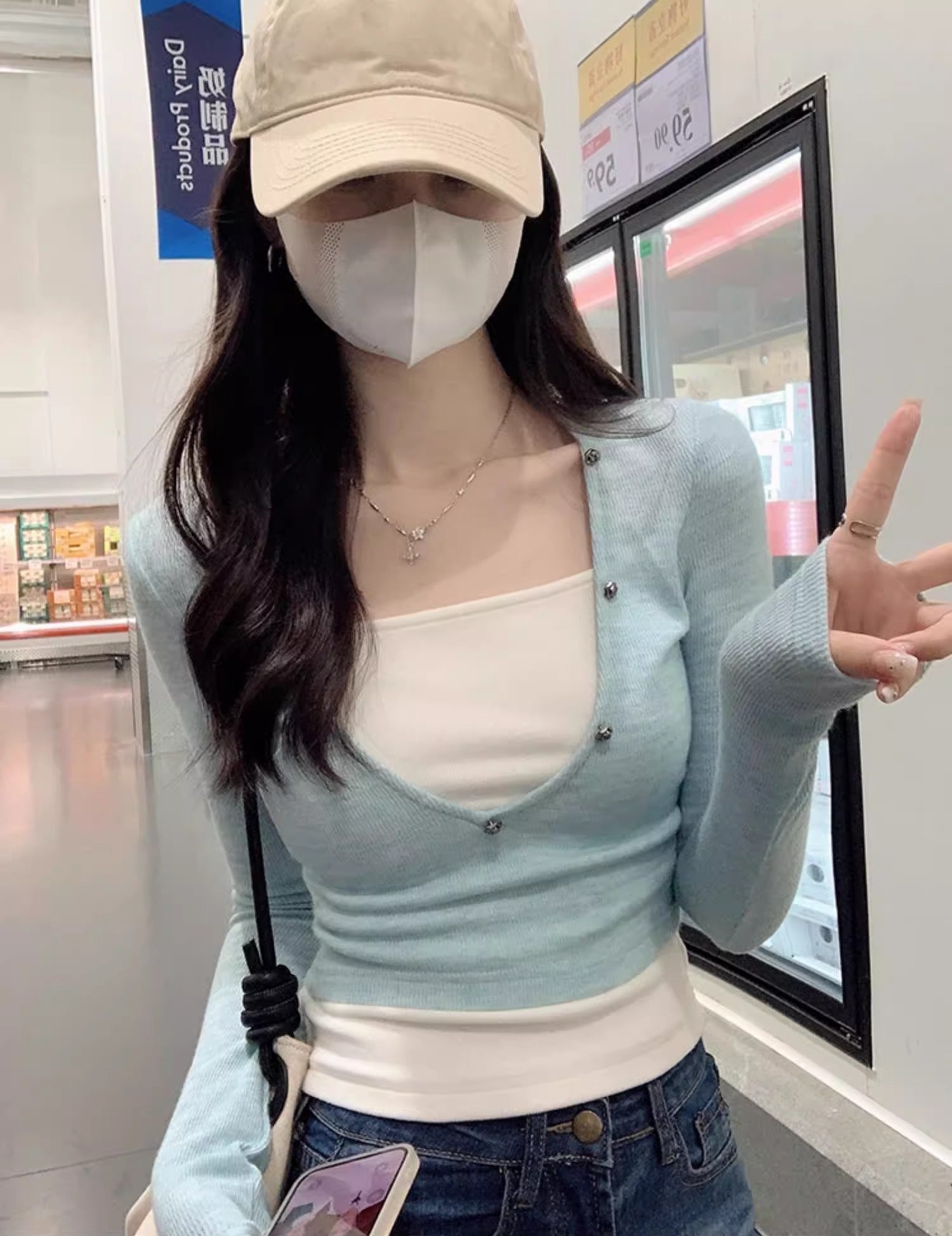 Women V-Neck Extended Sleeves Fitted Crop Top