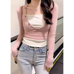 Women V-Neck Extended Sleeves Fitted Crop Top