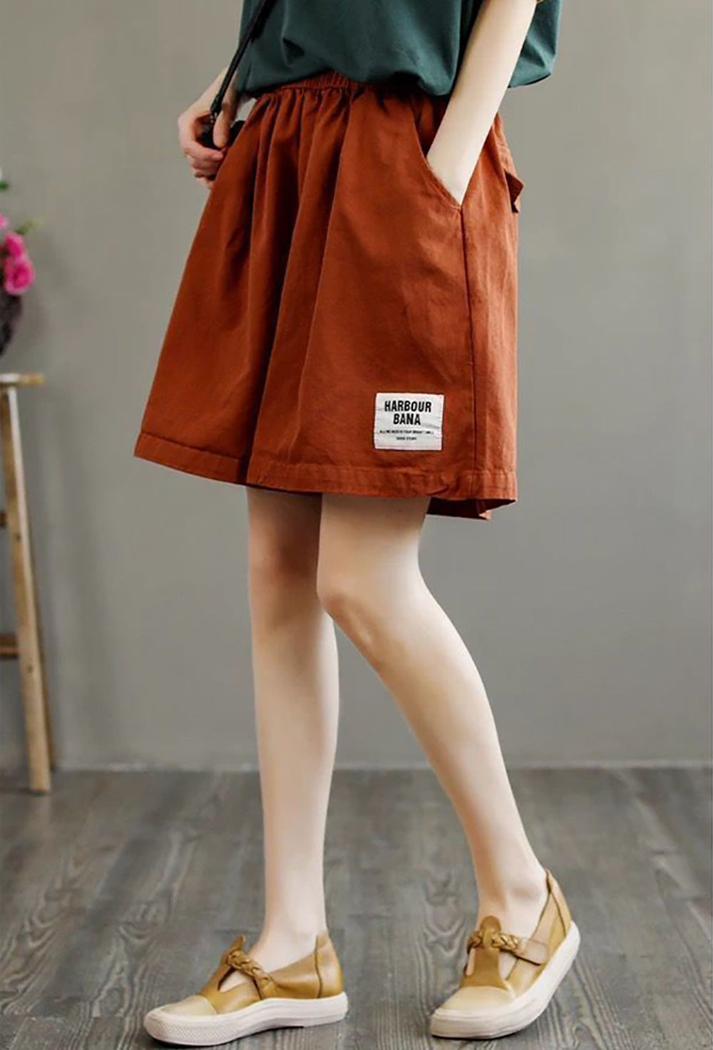 Women Solid Mid-Rise Loose Fit Shorts