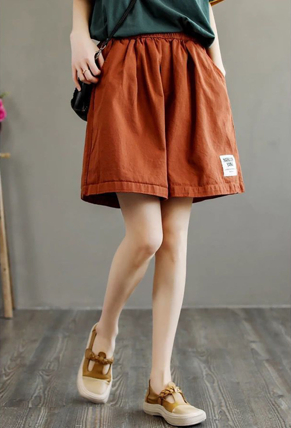 Women Solid Mid-Rise Loose Fit Shorts