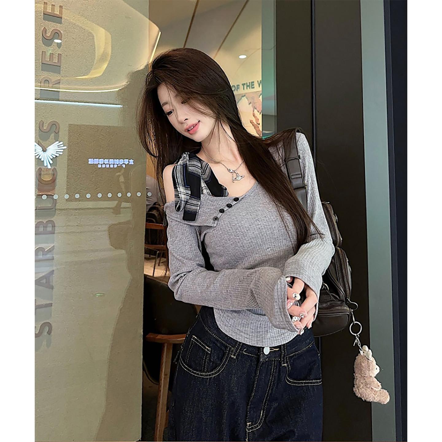 Women Extended Sleeves Top