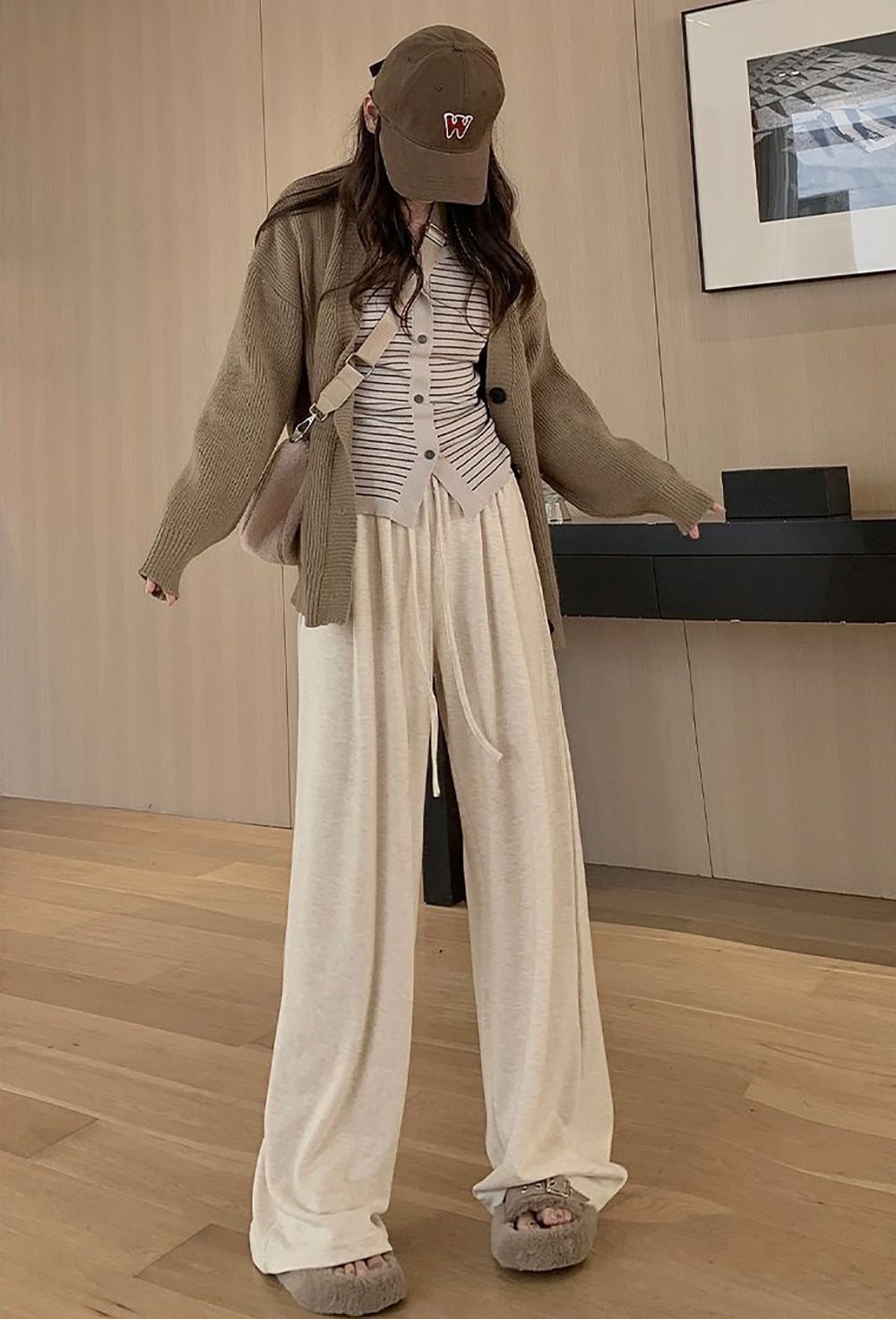 Women Loose Fit Mid-Rise Wide Leg Trousers