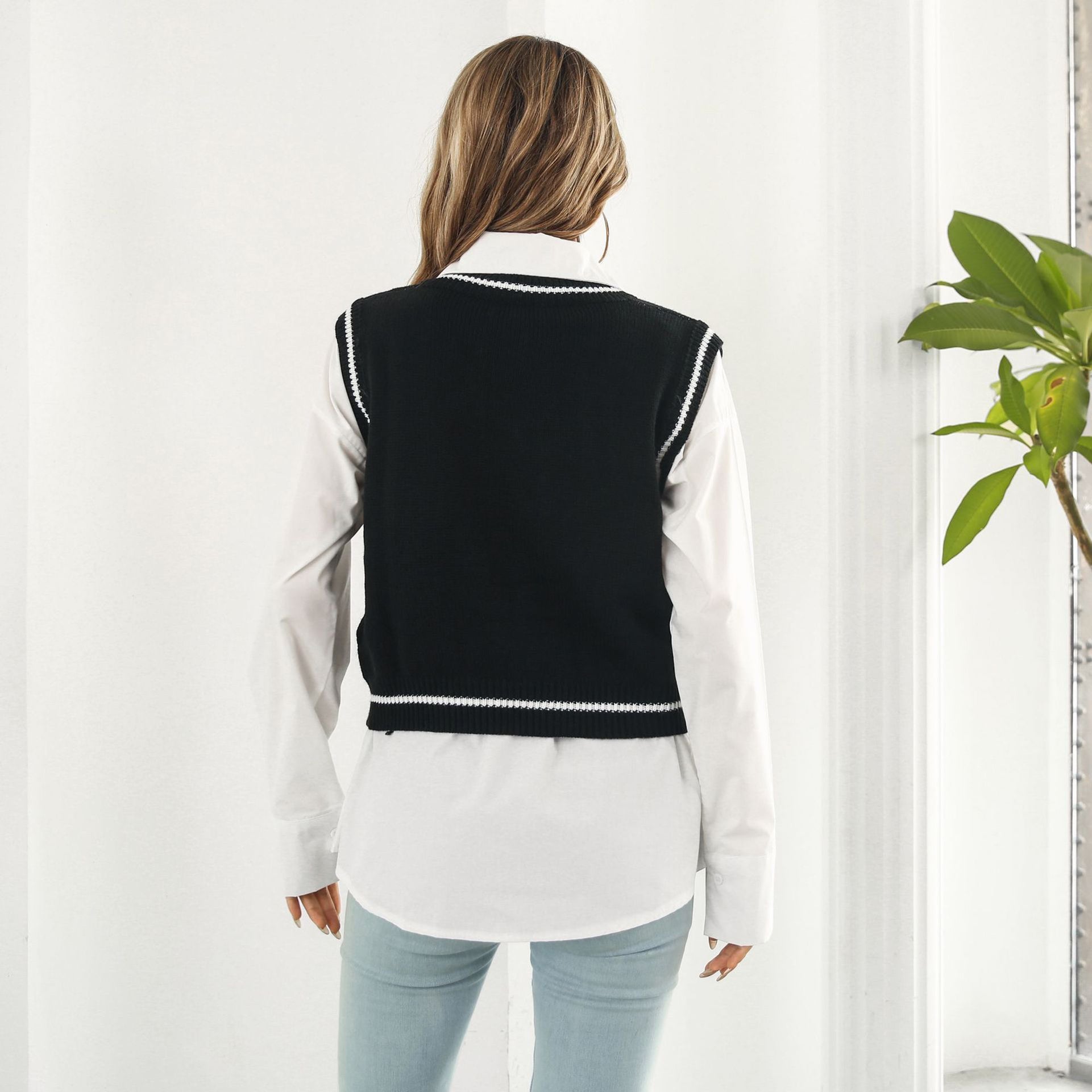 Women Black Printed Sweater Vest
