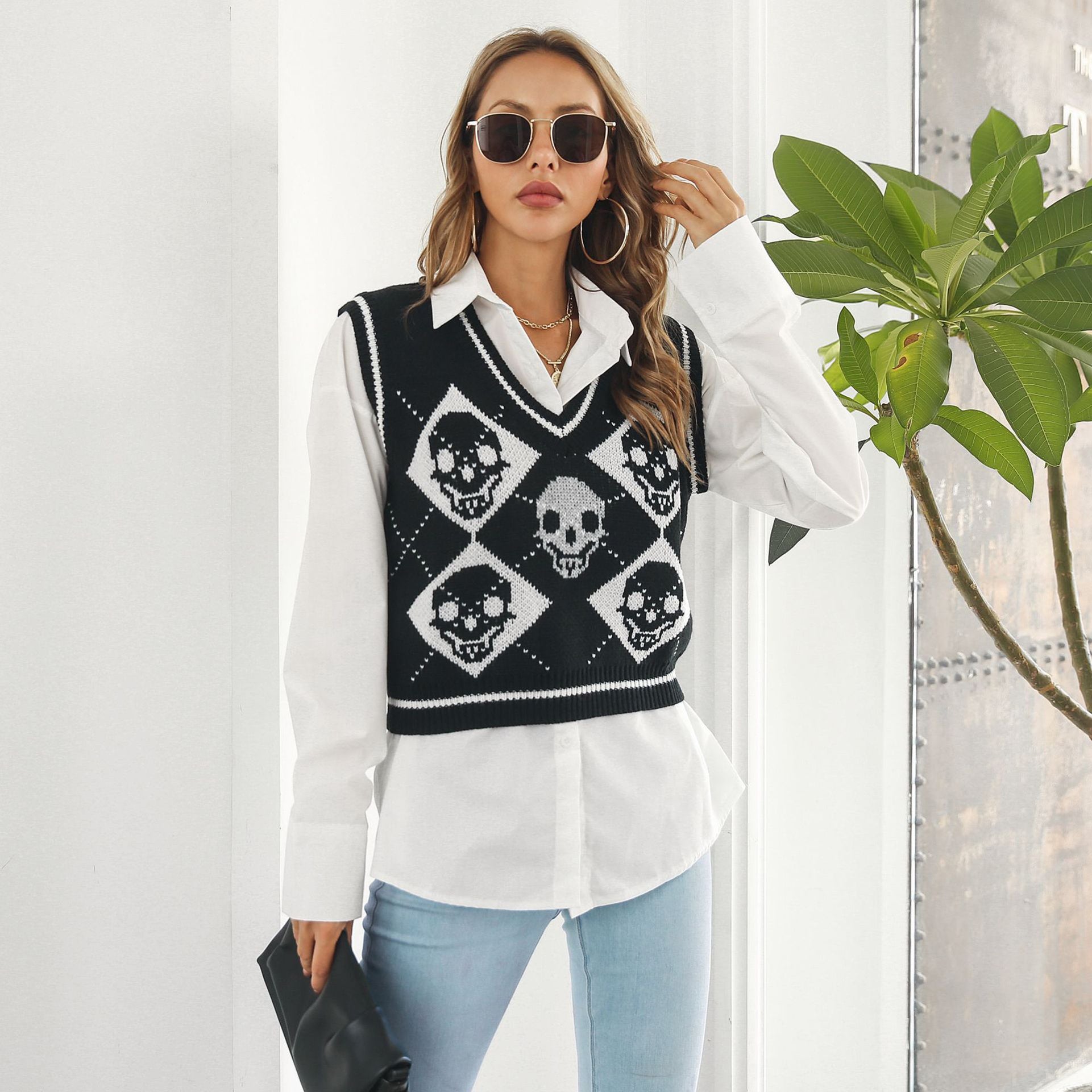 Women Black Printed Sweater Vest