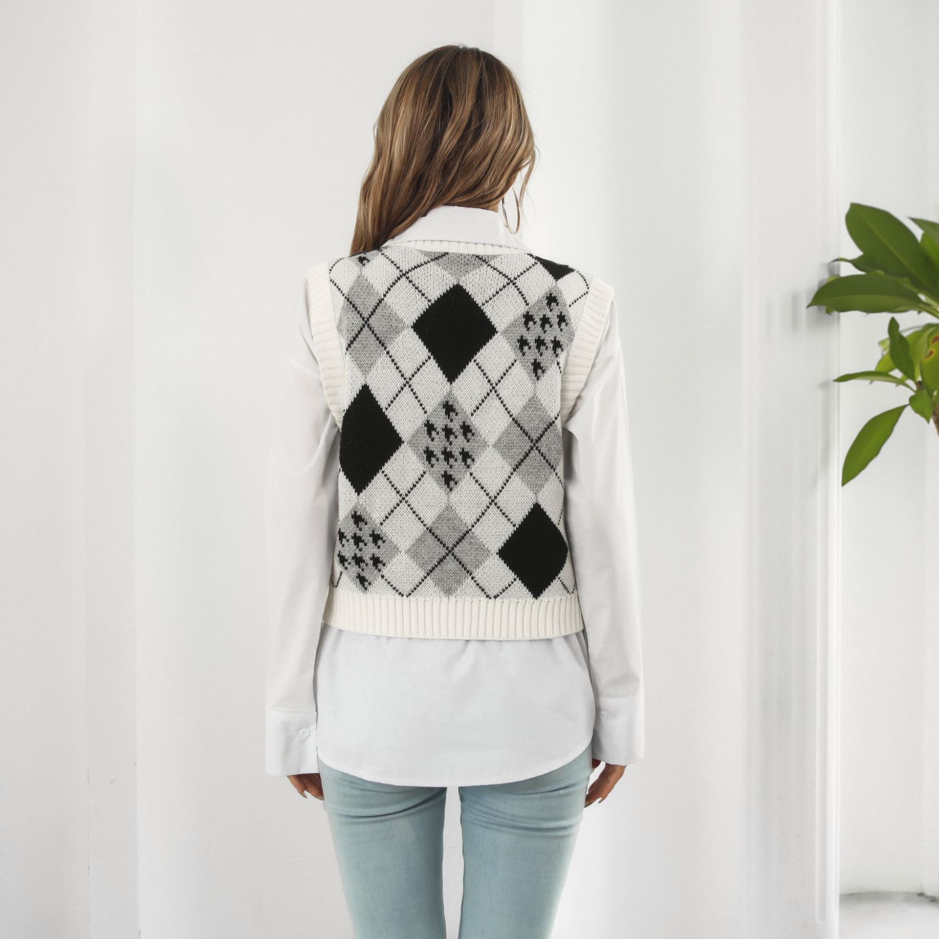 Women White & Black Printed Sweater Vest