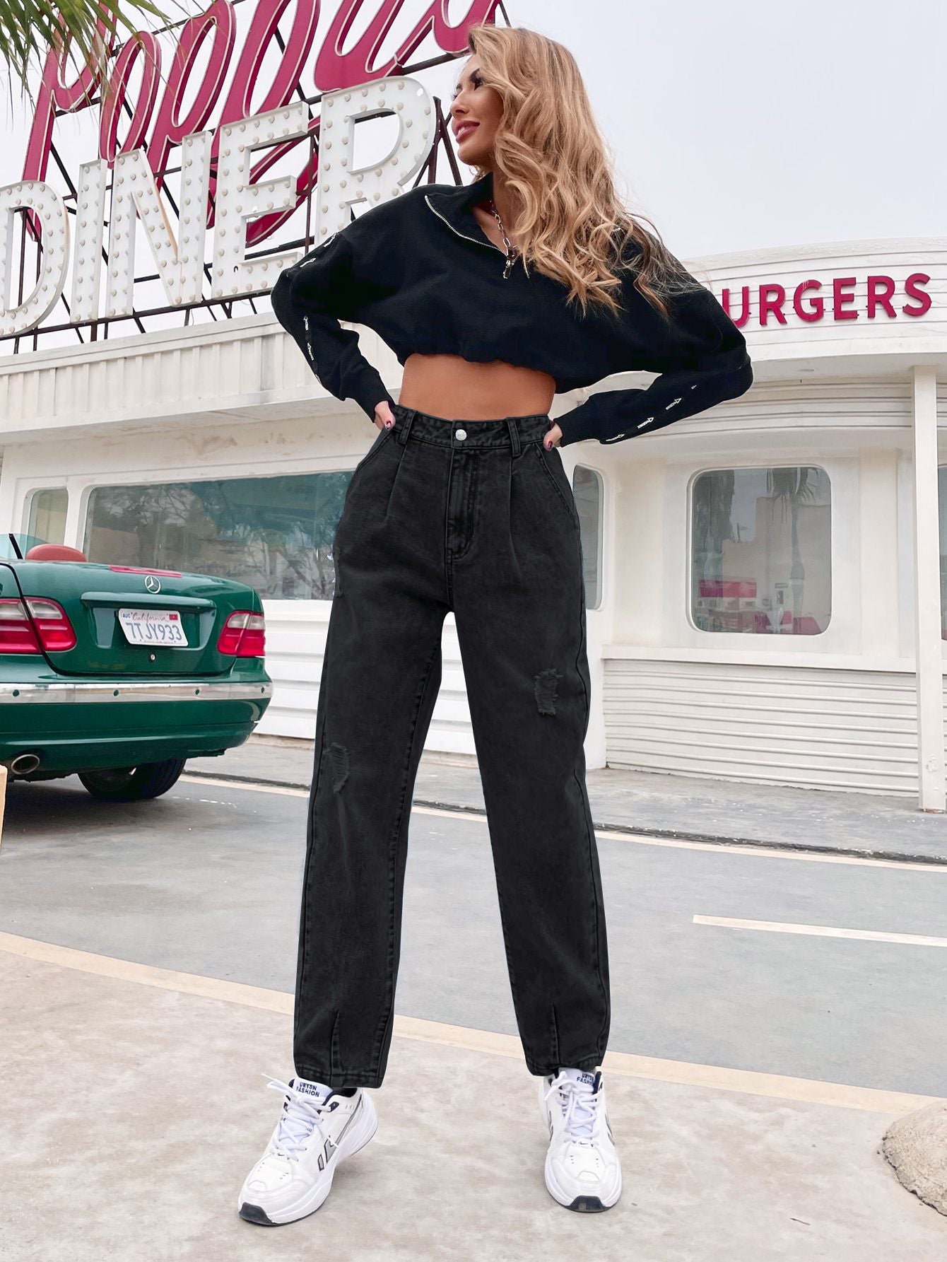 Women Black Mildly Distressed Jeans
