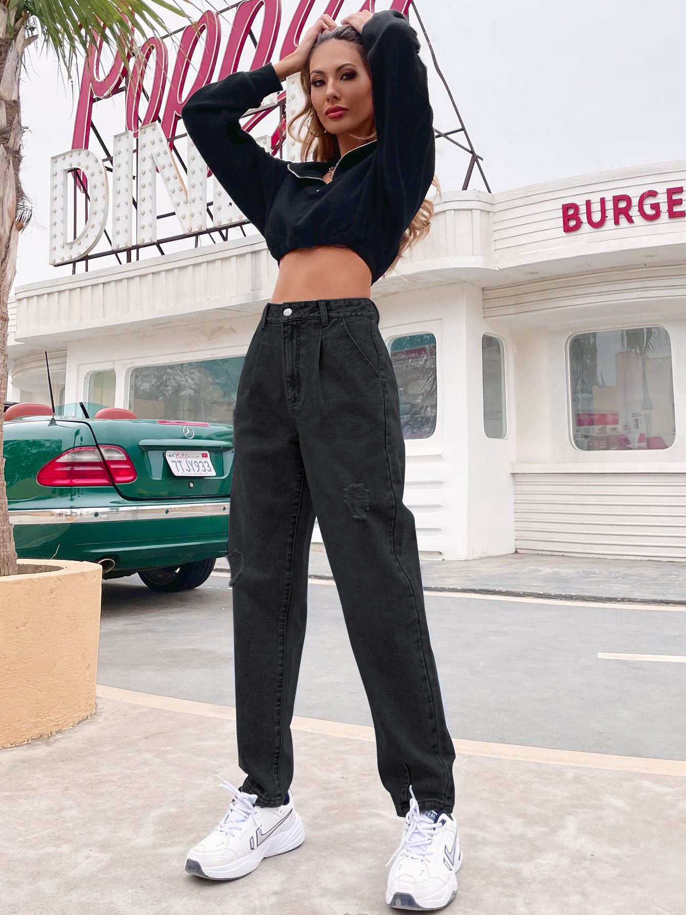 Women Black Mildly Distressed Jeans