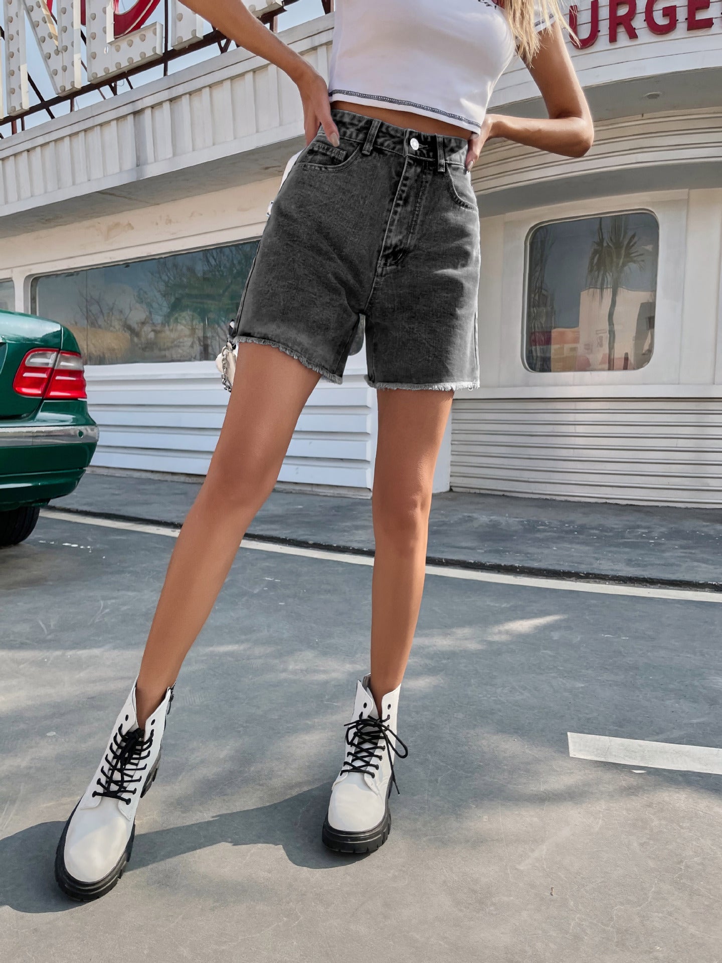 Women Black Mildly Distressed Heavy Fade Jeans