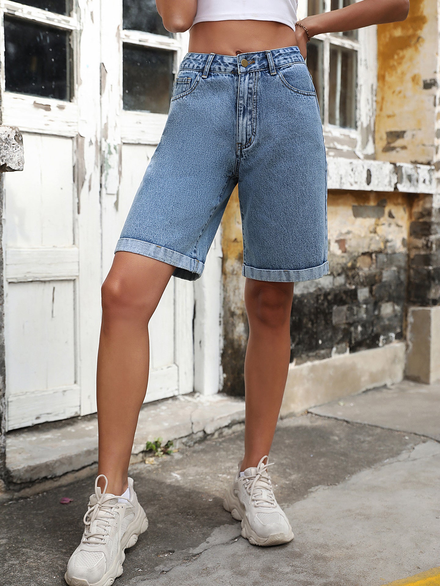 Women Loose Fit Mid-Rise Denim Shorts