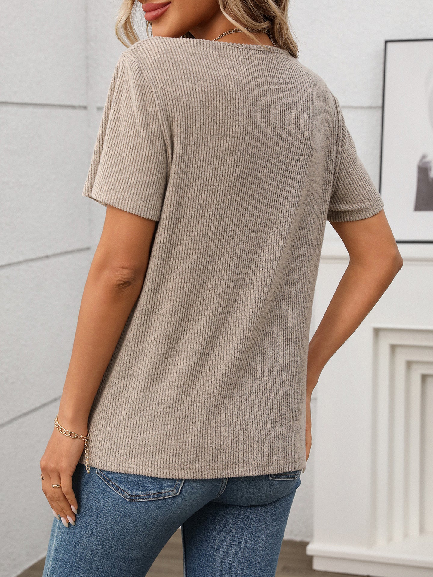 Women Solid V-Neck Regular Top