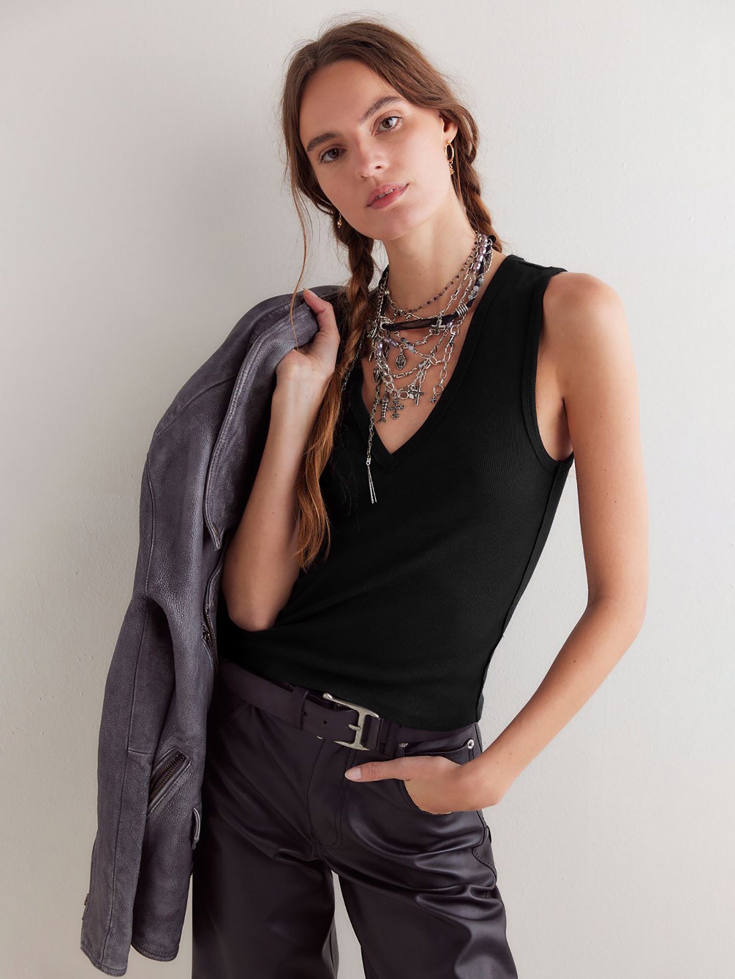 Women Ribbed V-Neck Sleeveless Top