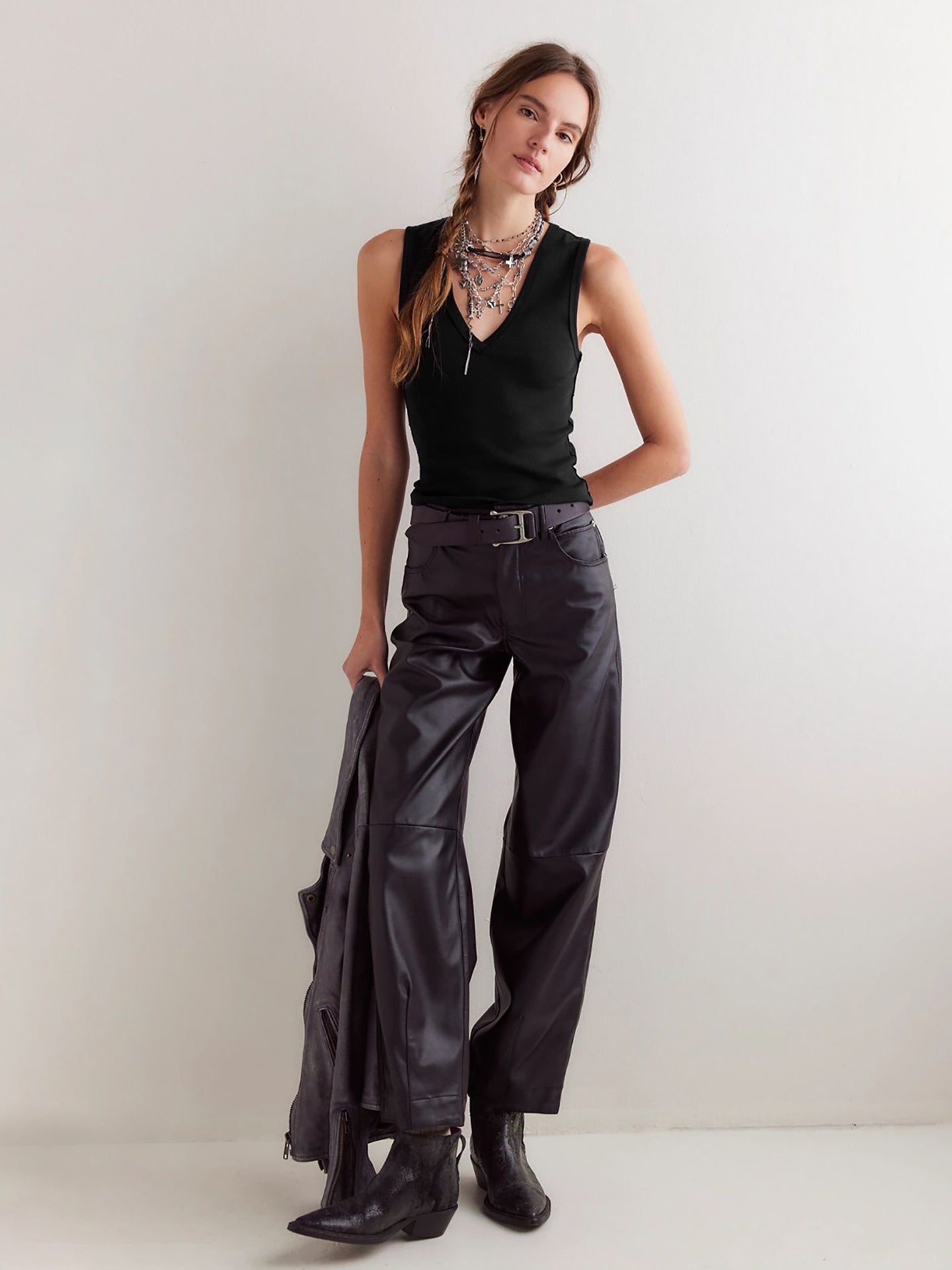Women Ribbed V-Neck Sleeveless Top