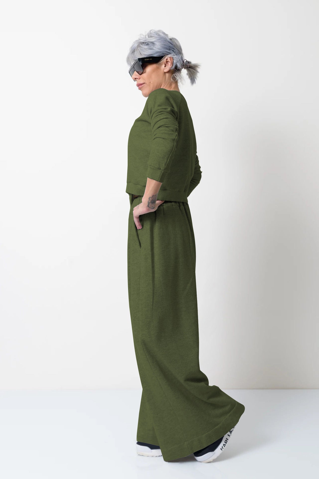 Women Solid T-Shirt & Palazzo