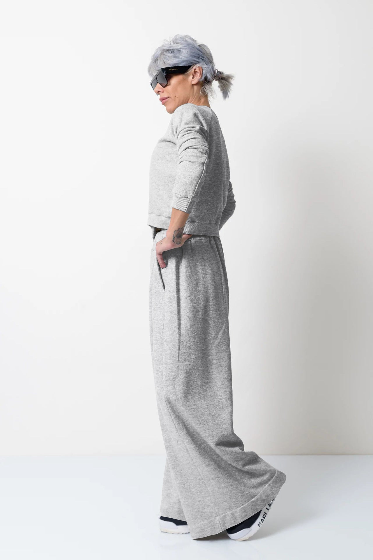 Women Solid T-Shirt & Palazzo