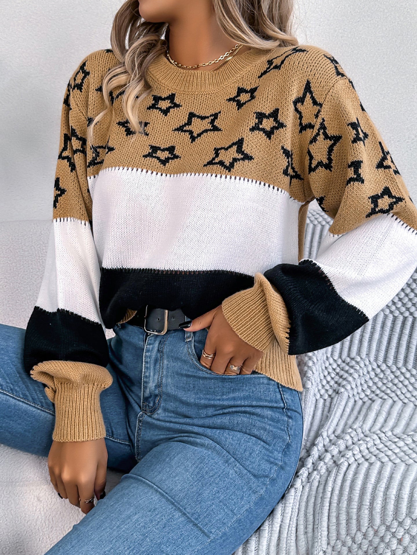 Women Colourblocked Pullover Sweater