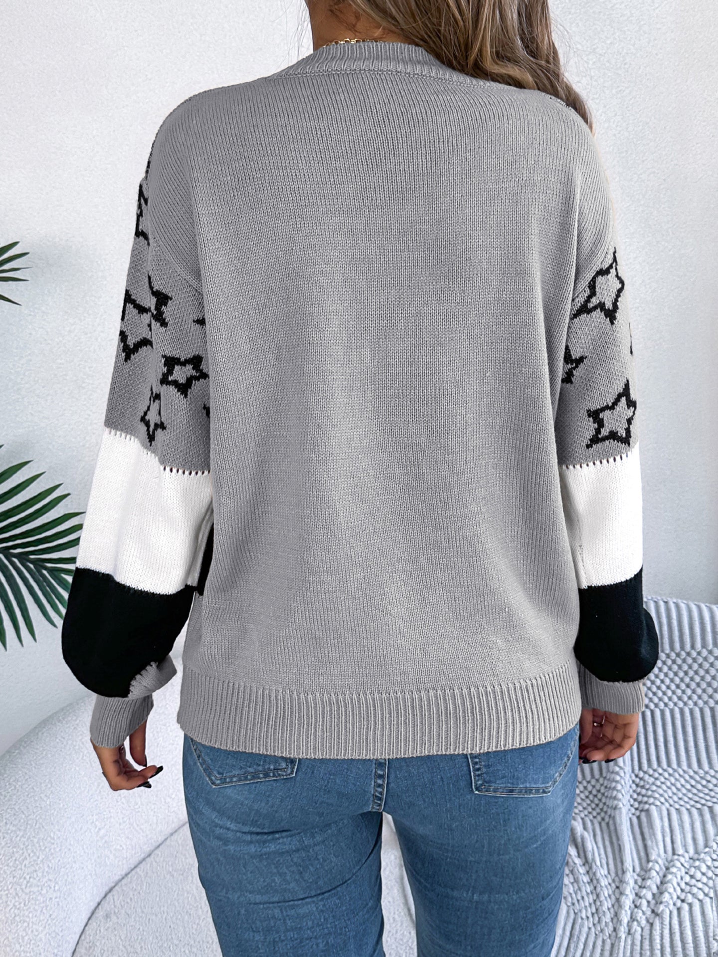 Women Colourblocked Pullover Sweater