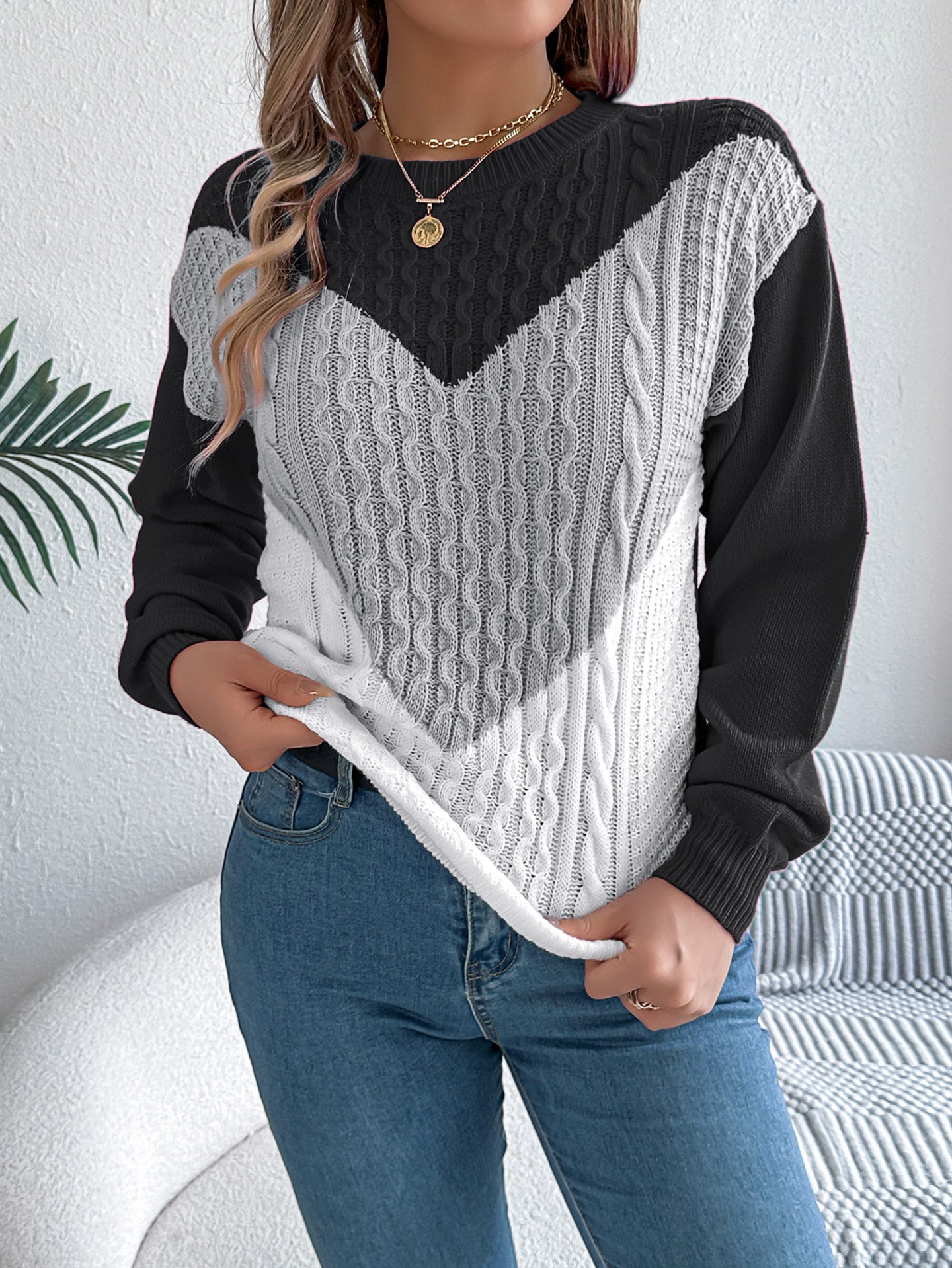 Women Colourblocked Round Neck Sweater