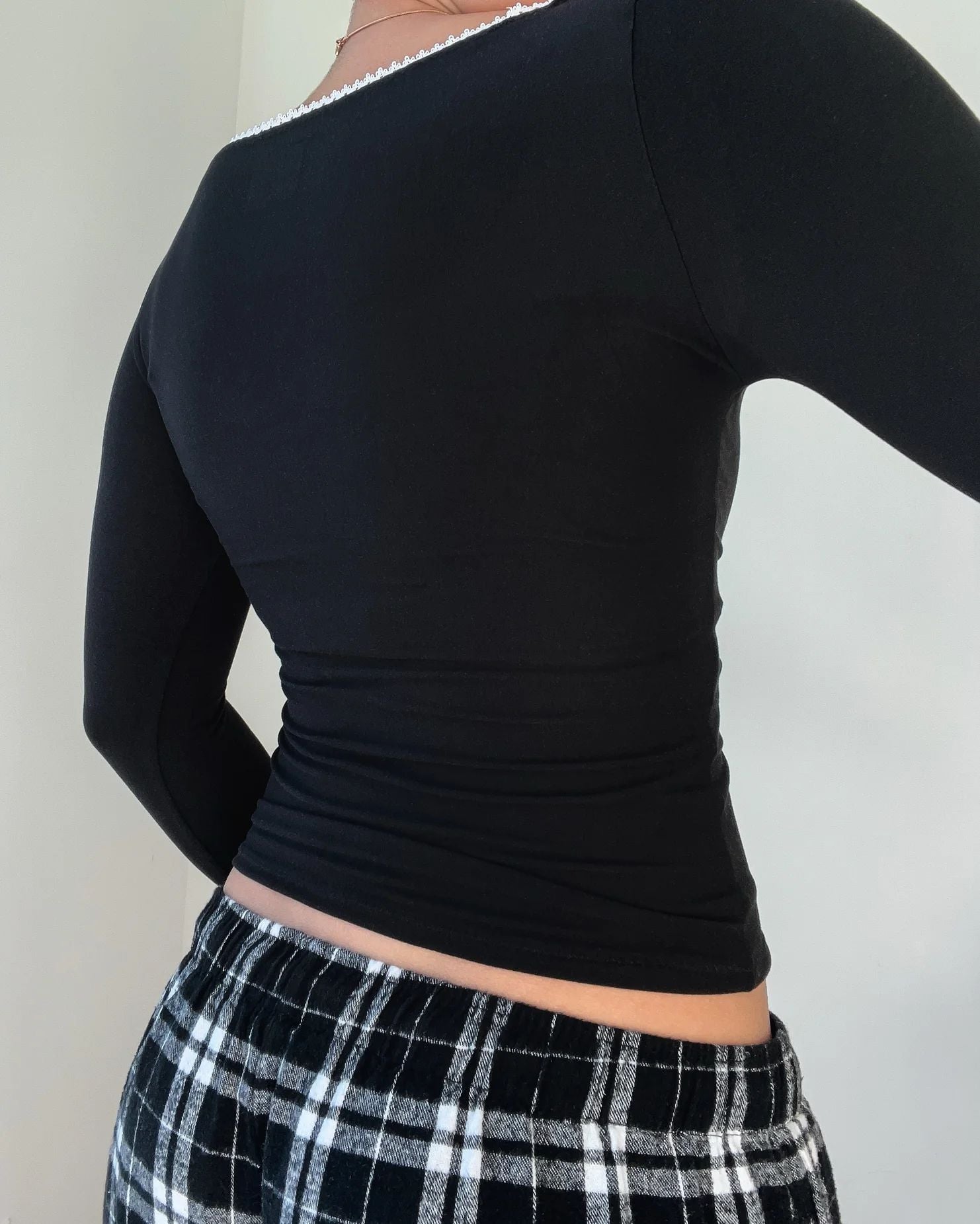 Women Solid Scoop Neck Top