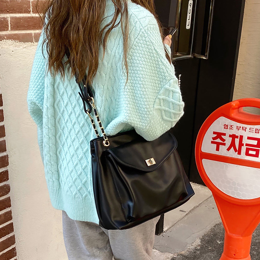 Structured Handheld Bag with Quilted