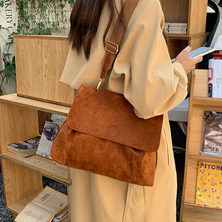Structured Handheld Bag with Applique