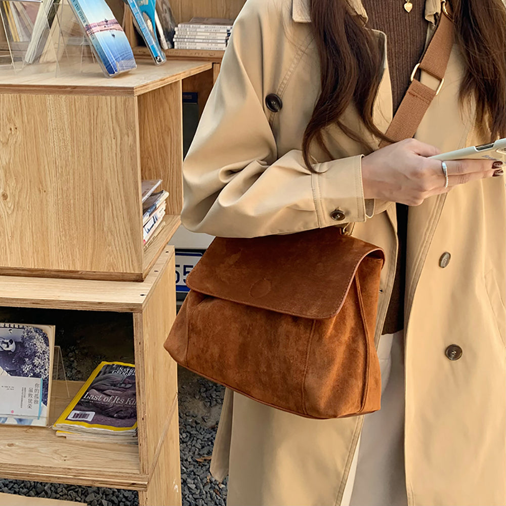 Structured Handheld Bag with Applique