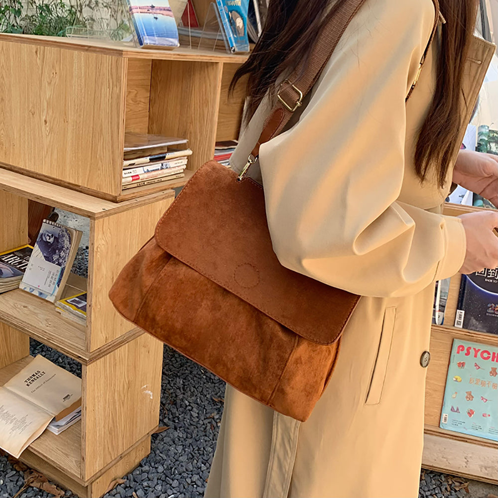 Structured Handheld Bag with Applique