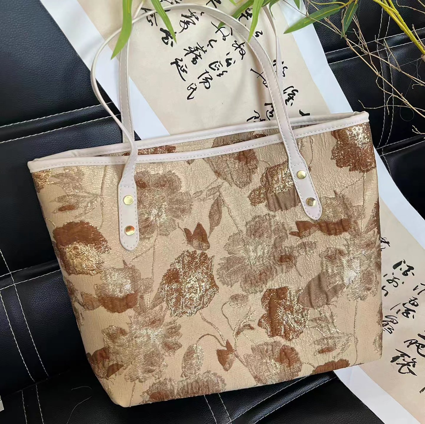 Women Floral Printed Shopper Shoulder Bag