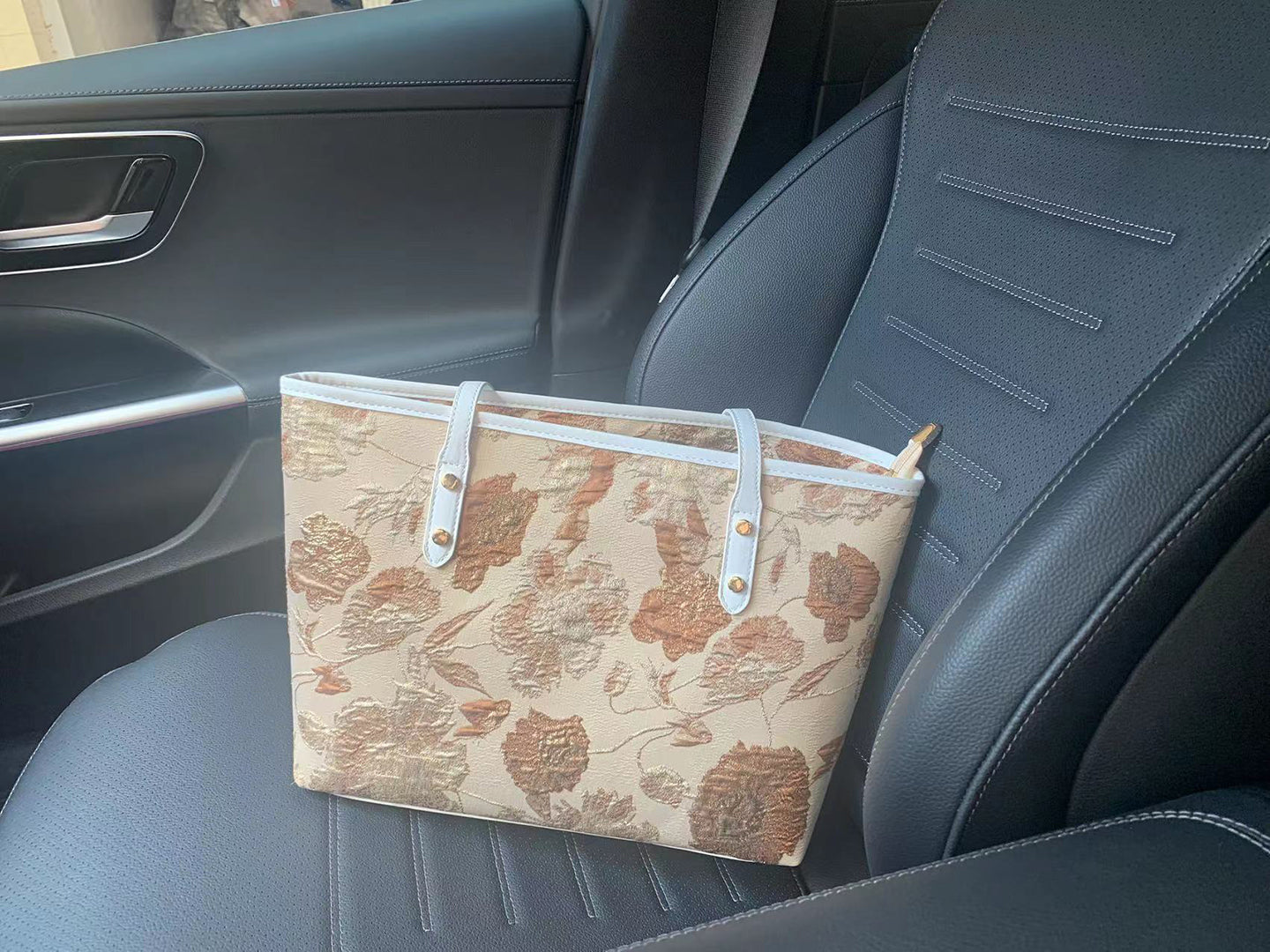 Women Floral Printed Shopper Shoulder Bag