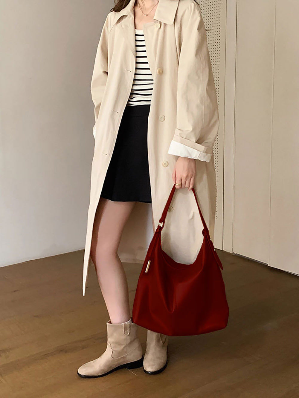 Women Solid Structured Tote Bag